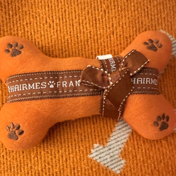 NEW “Hairmes” Plush Designer Bone squeaky Dog Toy. Orange with Brown Logo Ribbon - Picture 4 of 7